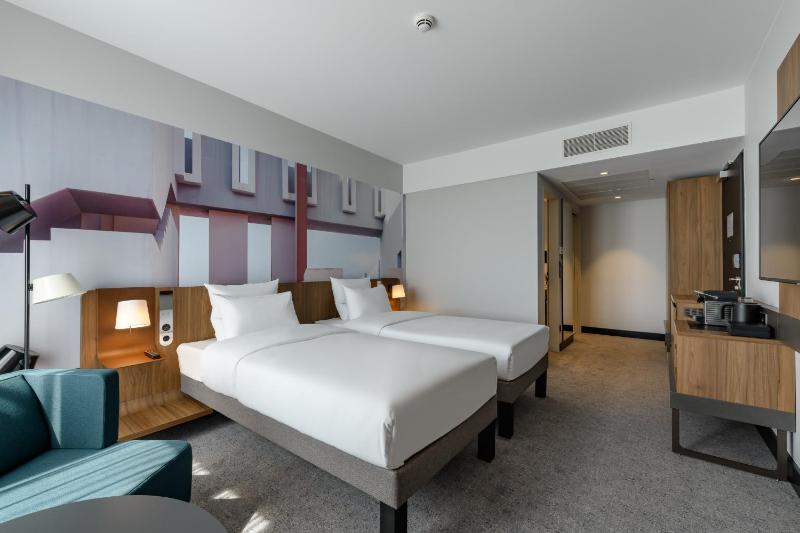 Standard Twin Room image 3