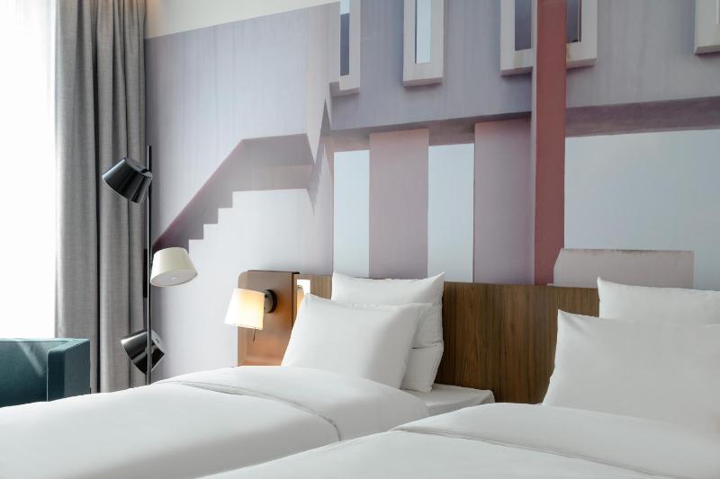 Standard Twin Room image 3