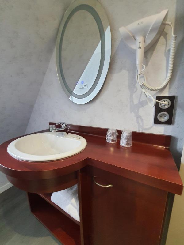 One-Bedroom Apartment image 2