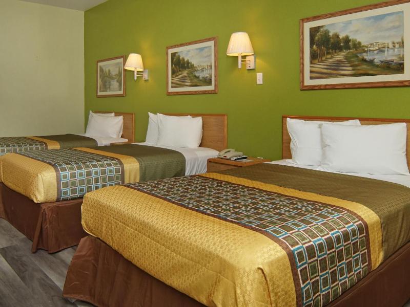 Classic Triple Room image 4
