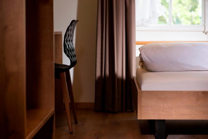 Single Room with Shared Bathroom image 3