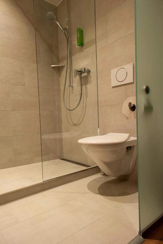Single Room with Shared Bathroom image 2