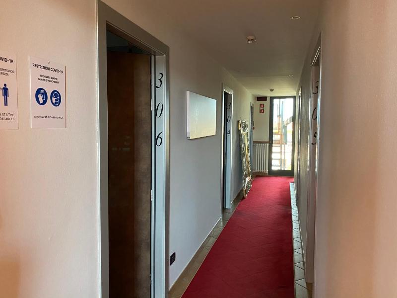Comfort Double Room with Balcony and Lake View image 4