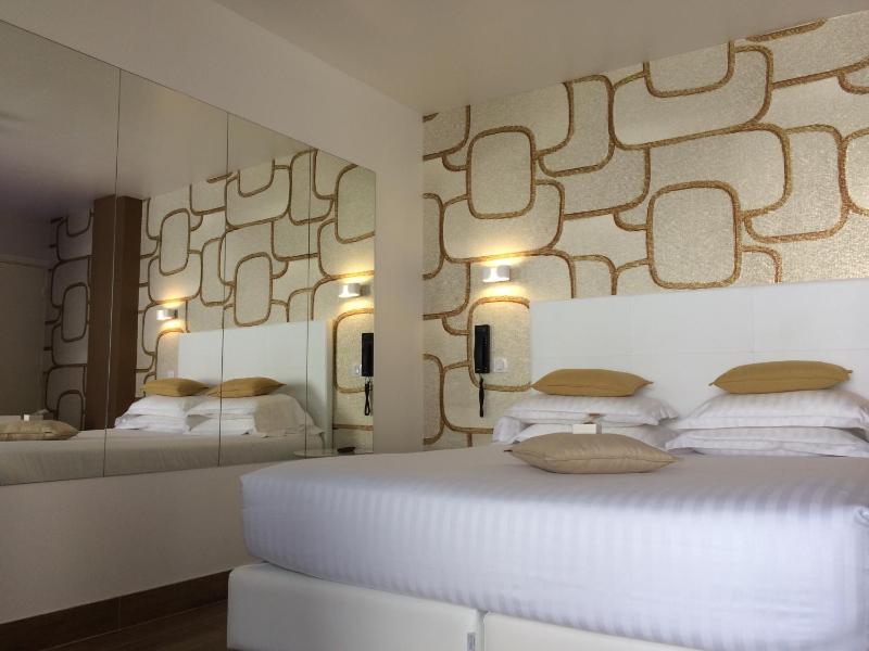 Annex Cottage in the garden with Hot Tub image 4