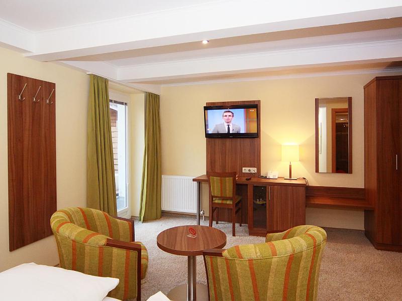 Double or Twin Room with Terrace image 3