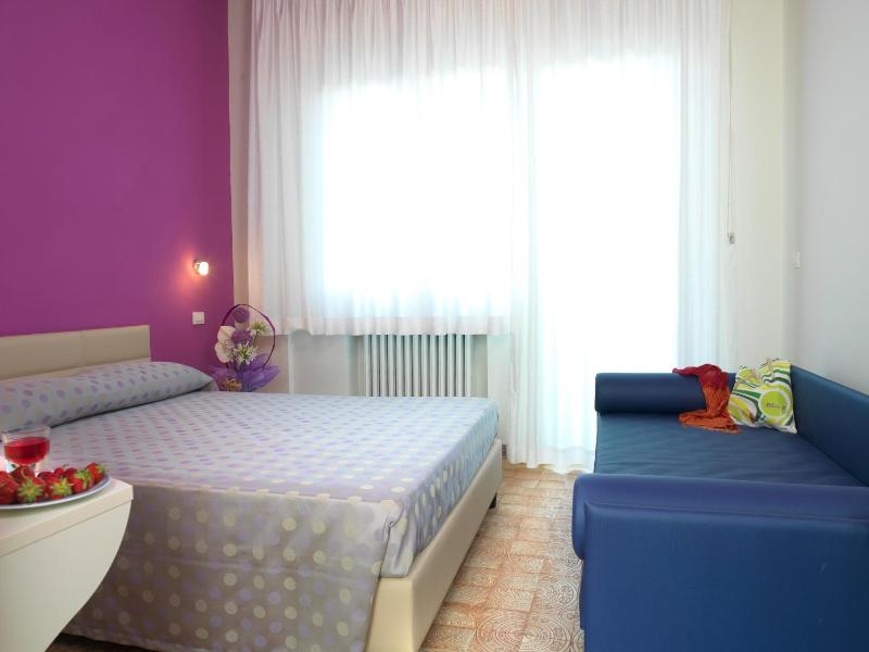 Deluxe Triple Room with Sea View image 1