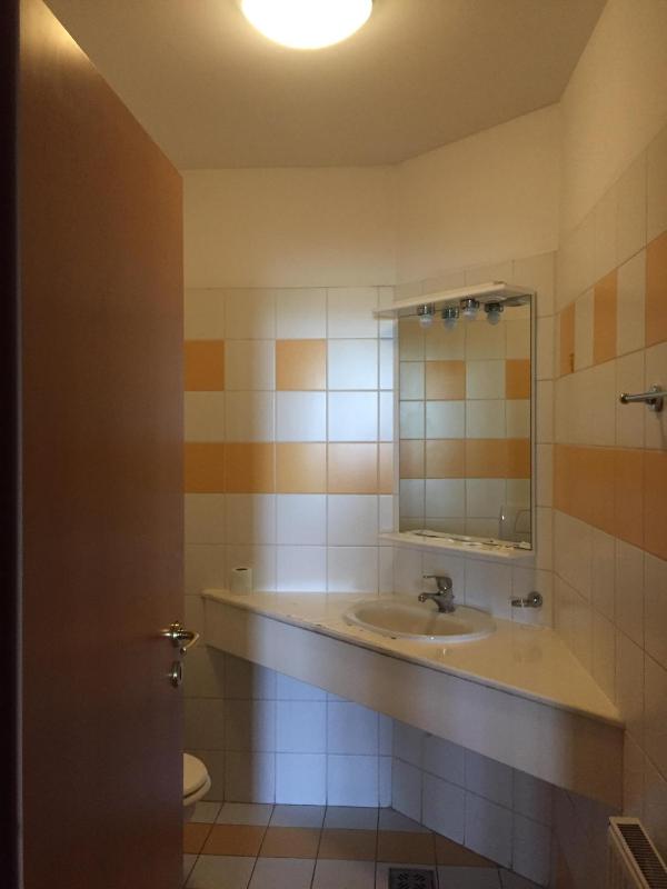 Basic Triple Room image 2