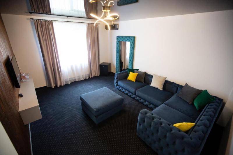 Deluxe Family Suite image 2
