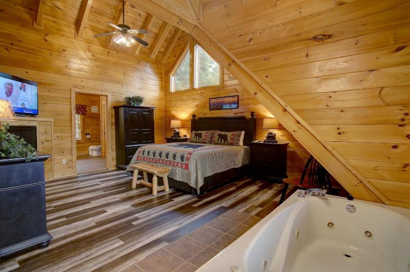 Belvedere Cabin with Private Hot Tub and Free Putt Putt Course - image 50