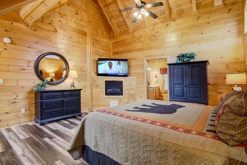 Belvedere Cabin with Private Hot Tub and Free Putt Putt Course - image 43