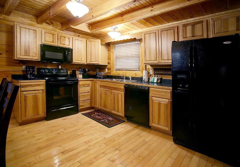 Belvedere Cabin with Private Hot Tub and Free Putt Putt Course - image 12