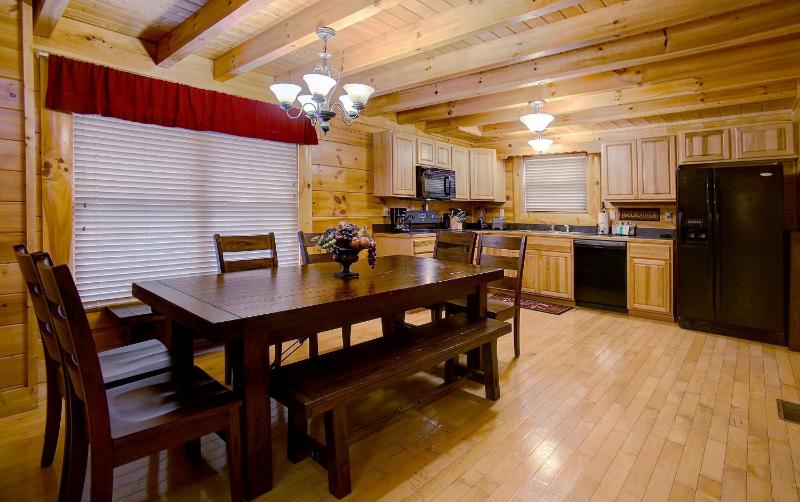 Belvedere Cabin with Private Hot Tub and Free Putt Putt Course - image 31