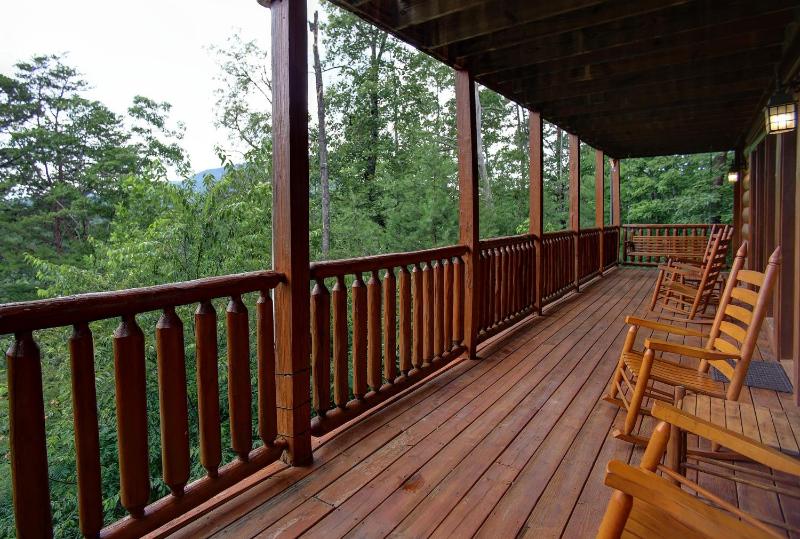 Belvedere Cabin with Private Hot Tub and Free Putt Putt Course - image 22