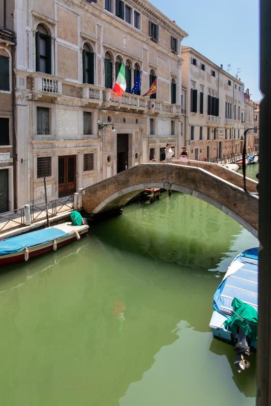 Superior Double or Twin Room with Canal View image 4