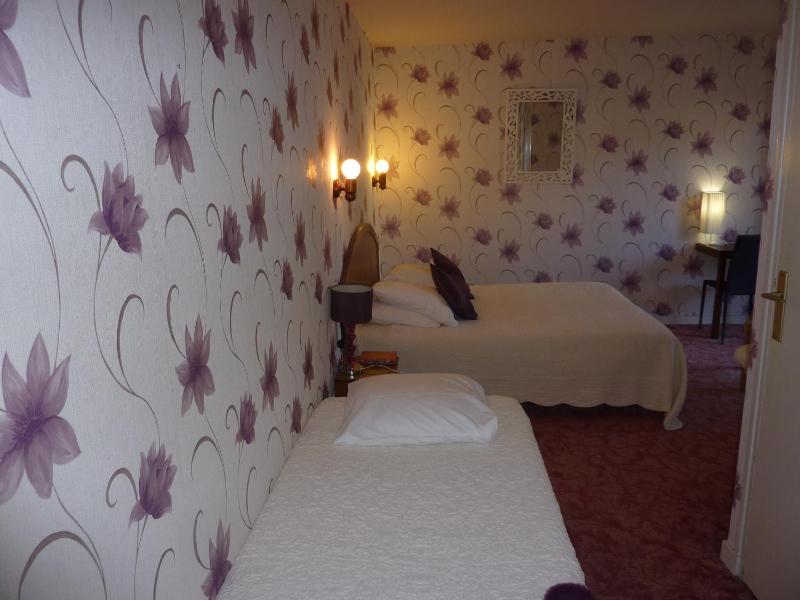 Economy Triple Room image 1