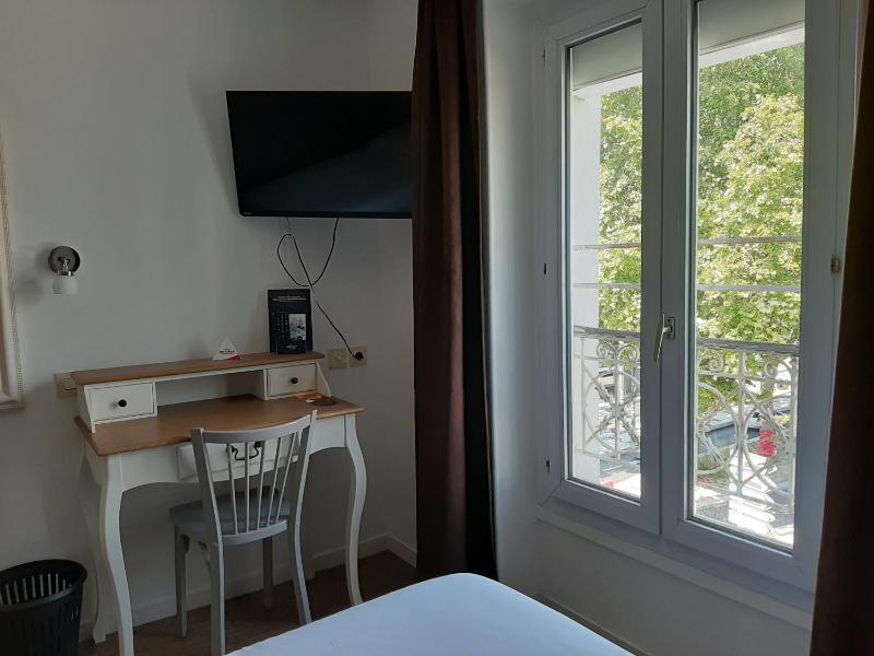 Twin Room image 3