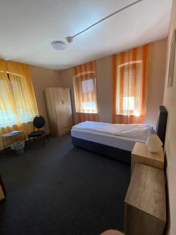 Standard Single Room image 3