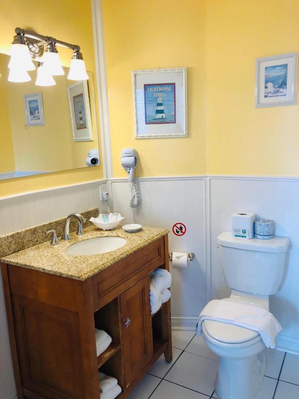 Queen Room image 2