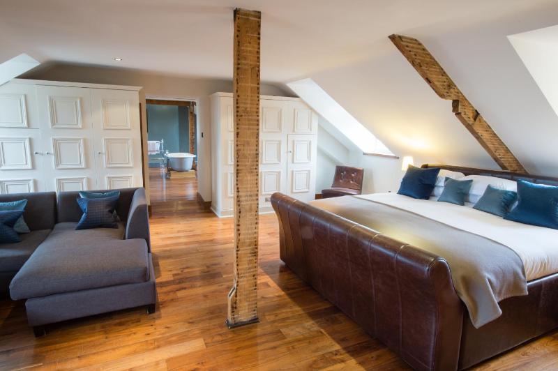 Signature Suite image 3