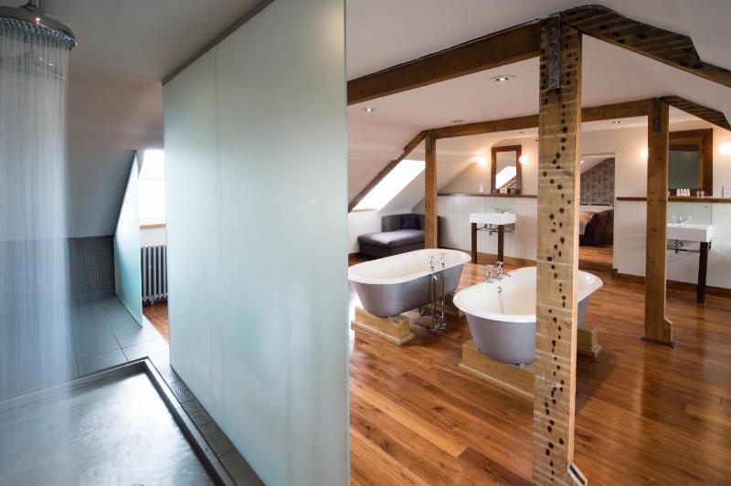 Signature Suite image 4