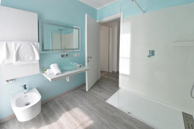 Apartment superior with terrace jacuzzi image 4