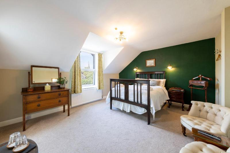 Wynnstay House - image 23