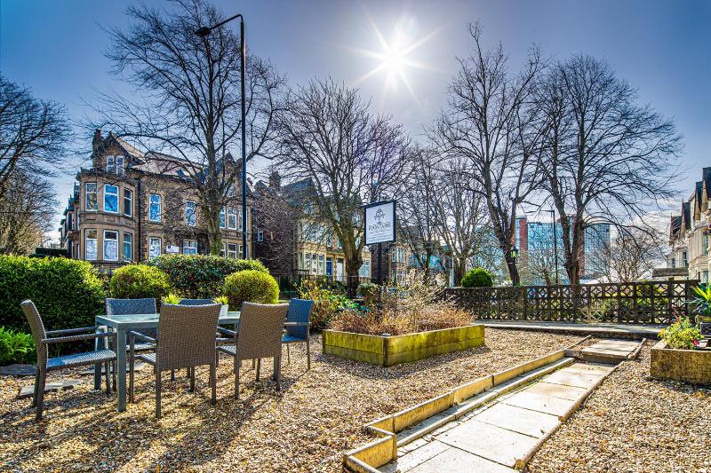 Fountains Guest House - Harrogate Stays with FREE PARKING - image 16
