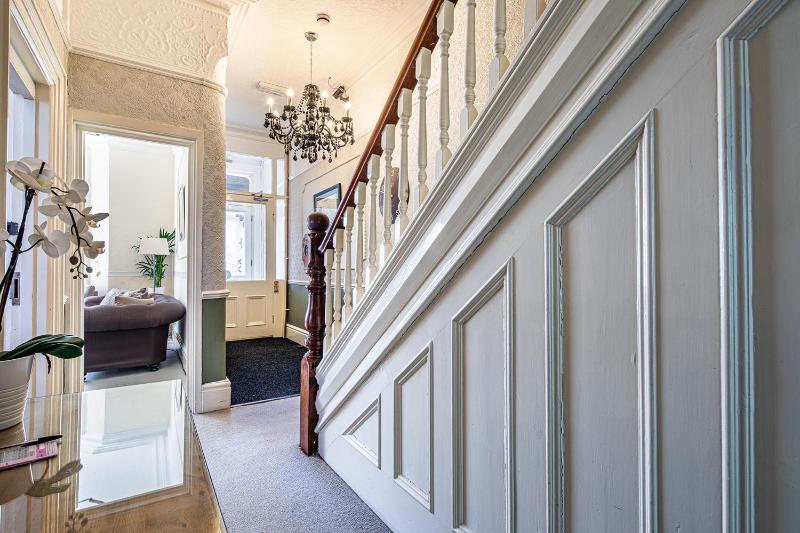 Fountains Guest House - Harrogate Stays with FREE PARKING - image 43