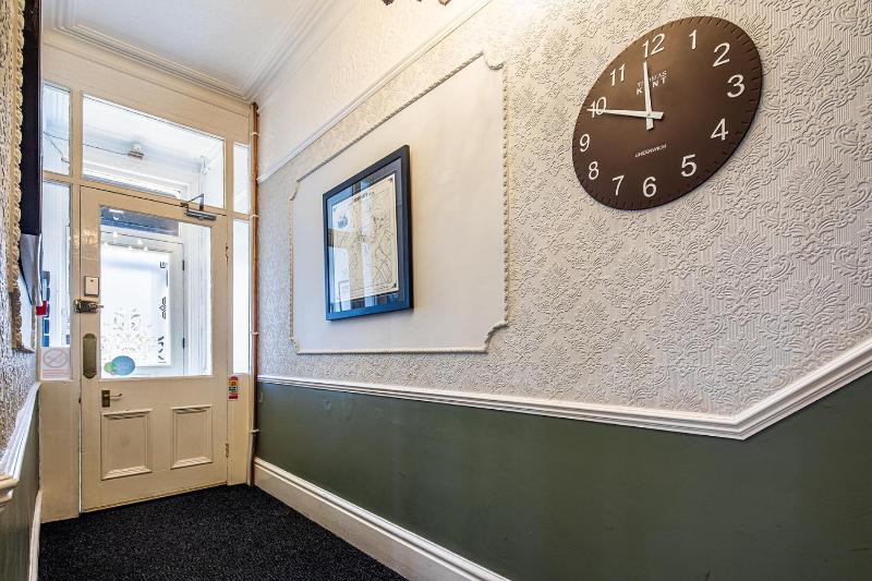 Fountains Guest House - Harrogate Stays with FREE PARKING - image 35
