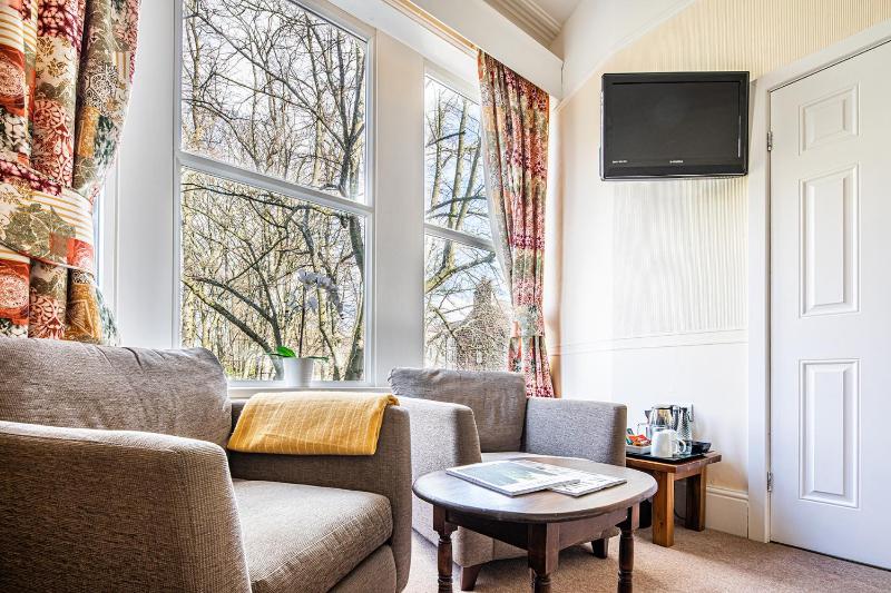 Fountains Guest House - Harrogate Stays with FREE PARKING - image 10