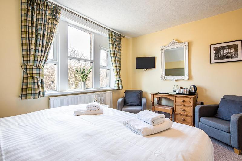 Fountains Guest House - Harrogate Stays with FREE PARKING - image 40
