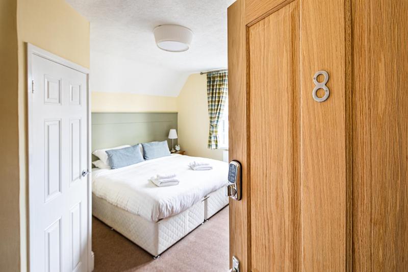Fountains Guest House - Harrogate Stays with FREE PARKING - image 26