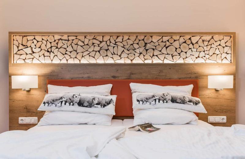 Junior Suite with Balcony image 1