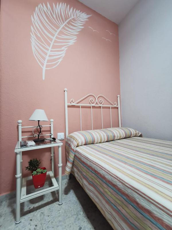 Single Room image 3