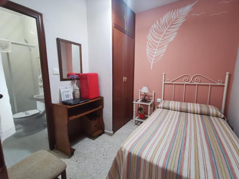 Single Room image 4
