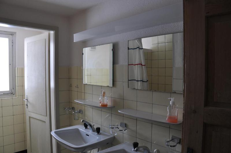 Quadruple Room with Shared Bathroom image 3