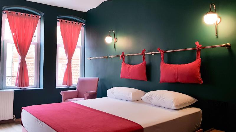 Large Double Room image 4