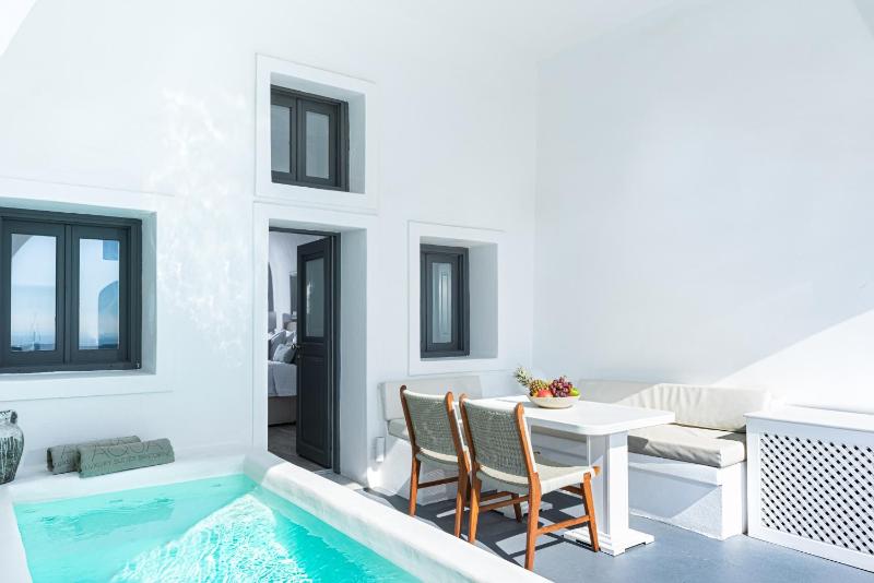 Aqua Suite - Panoramic Caldera & Volcano Sea View and Outdoor Tub image 3