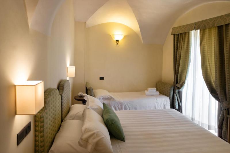 Classic Triple Room with Valley View image 1