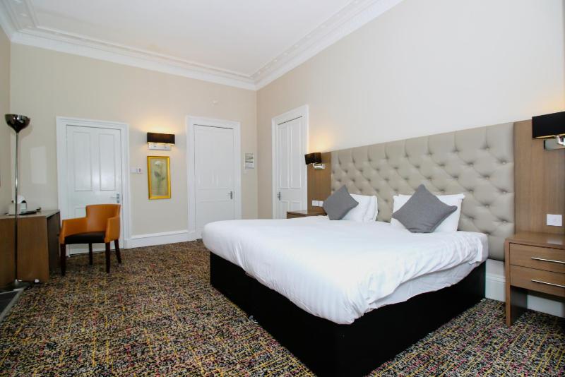 Double or Twin Room image 2