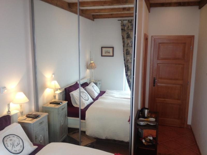 Two Connecting Double Rooms image 2