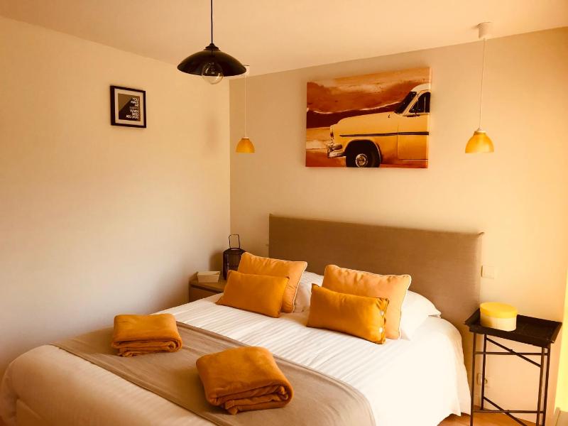 Two-Bedroom House image 4