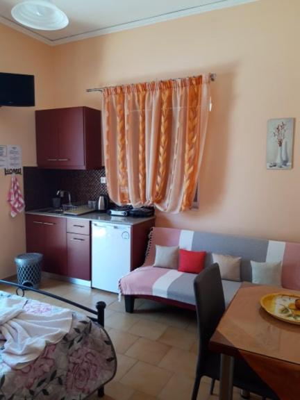 Standard Double Room image 2