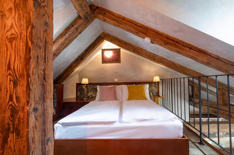 Deluxe Double Room image 2
