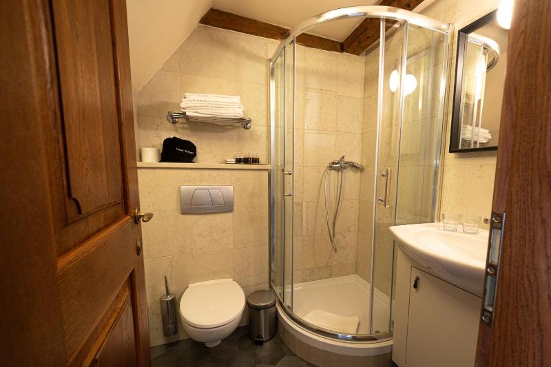 Deluxe Double Room image 3