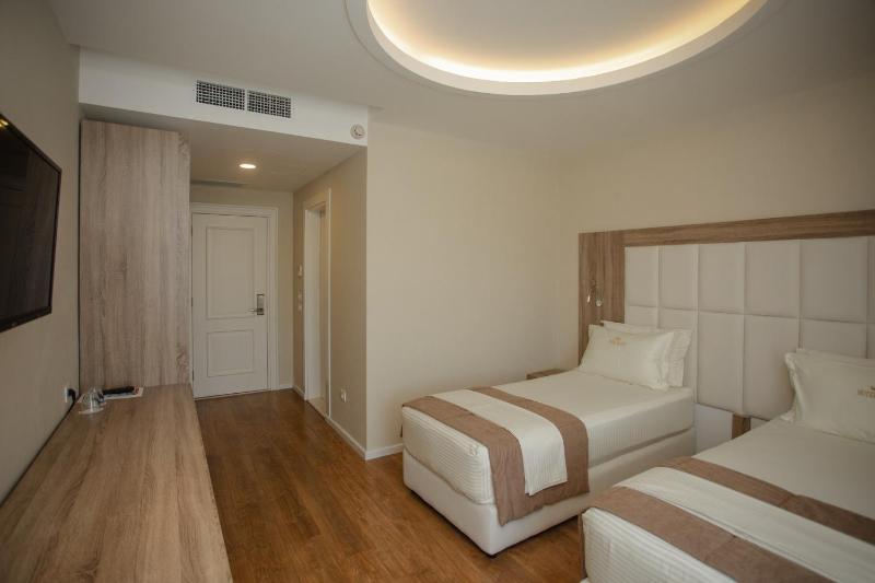 Twin Room image 2
