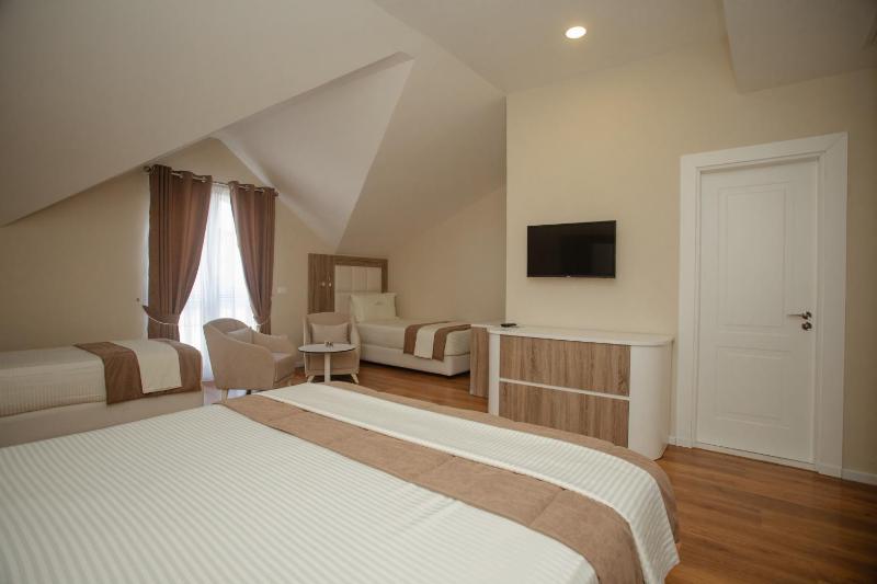 Quadruple Room image 4