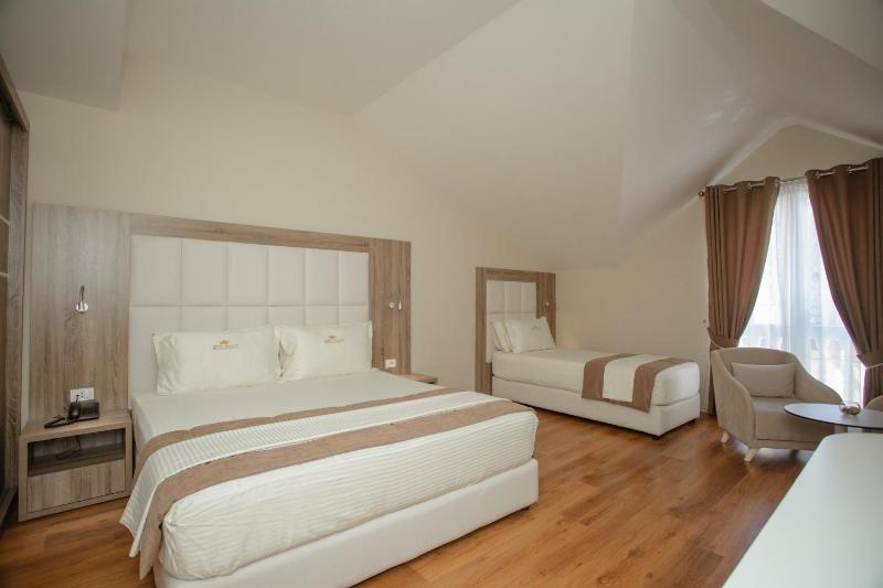 Quadruple Room image 3