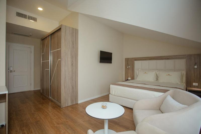 Triple Room image 4