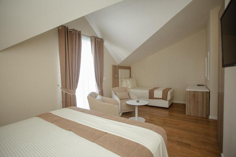 Triple Room image 2
